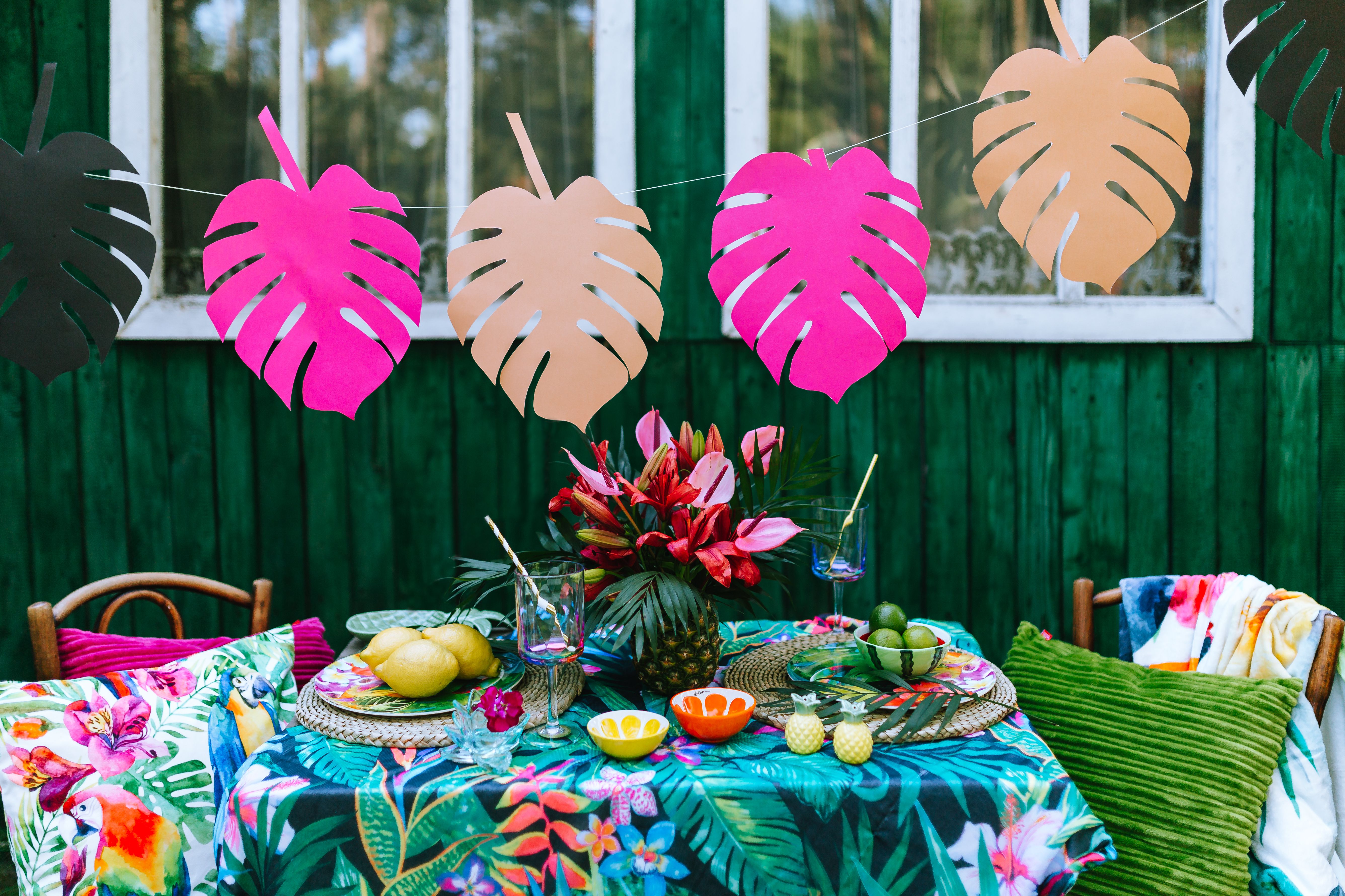 kaboompics_Paper Monstera Leaves, Party Table