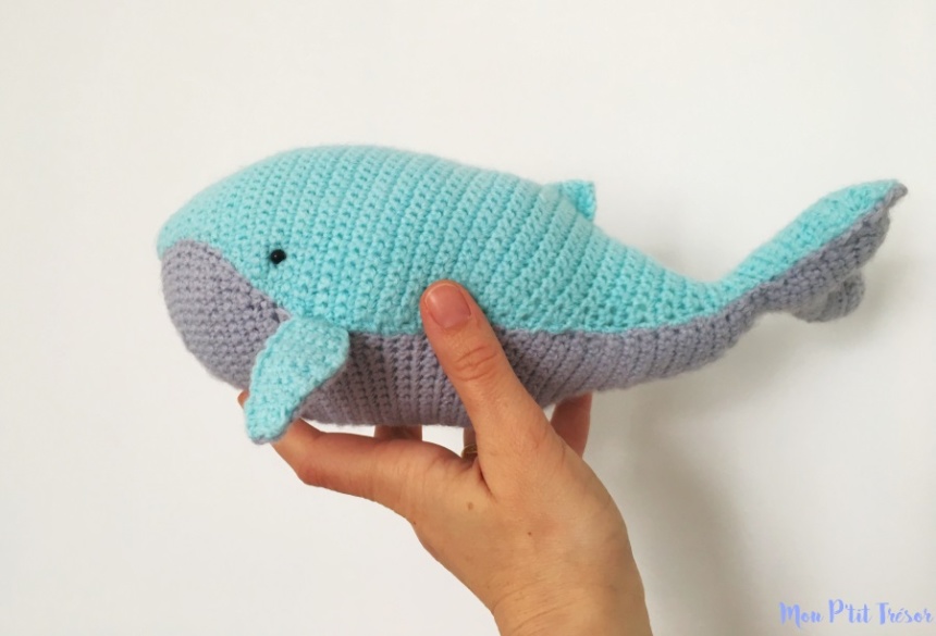 Crocheter une baleine avec le patron gratuit de Chiwei Mon P\'tit Trésor